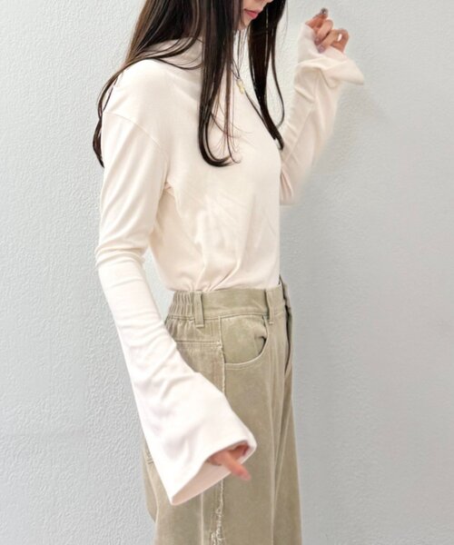 w closet(ダブルクローゼット)の「ワンショルカットソー(Tシャツ/カットソー・レディース・ブラック/アイボリー/ピンク/グレー・FREE)」の6枚目の写真