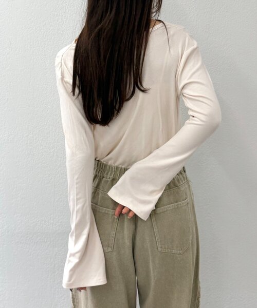 w closet(ダブルクローゼット)の「ワンショルカットソー(Tシャツ/カットソー・レディース・ブラック/アイボリー/ピンク/グレー・FREE)」の7枚目の写真