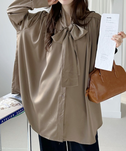 Ada.(エイダ)の「サテン ボウタイ オーバーサイズ ブラウス(シャツ/ブラウス・レディース・ブラック/モカ/ホワイト・FREE)」の15枚目の写真