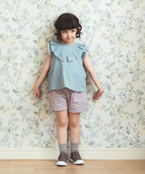 BEAMS mini(ビームスミニ)の「刺繍 フリル プルオーバー セット 2026SS(90~140cm)通学 プチプラ 定番 セットアップ(サロペット/オーバーオール・キッズ・ブルー系その他/オフホワイト・140/120/100/90/110/150/130)」の1枚目の写真