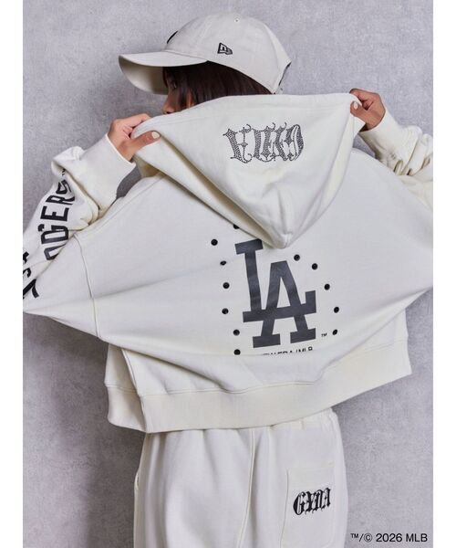 GYDA（ジェイダ）の「【MLB × New Era ×GYDA】bijouショートスウェットパーカー（パーカー・レディース・ブラック/オフホワイト/アイボリー・FREE）」の3枚目の写真