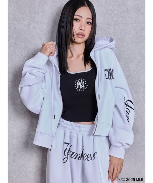GYDA(ジェイダ)の「【MLB × New Era ×GYDA】bijouショートスウェットパーカー(パーカー・レディース・ブラック/オフホワイト/アイボリー・FREE)」の5枚目の写真