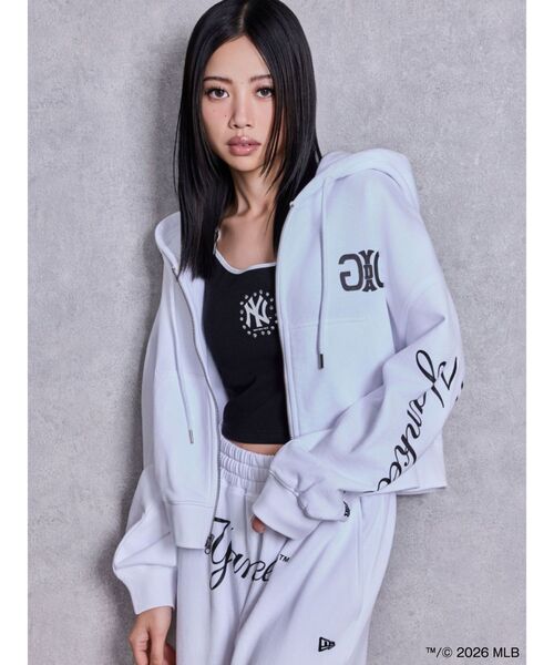 GYDA(ジェイダ)の「【MLB × New Era ×GYDA】bijouショートスウェットパーカー(パーカー・レディース・ブラック/オフホワイト/アイボリー・FREE)」の6枚目の写真