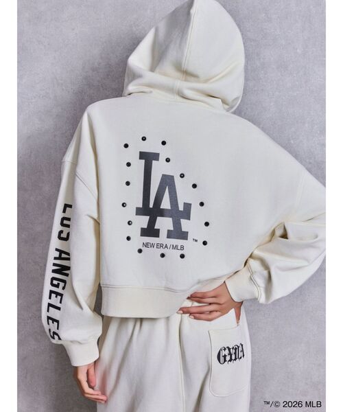 GYDA（ジェイダ）の「【MLB × New Era ×GYDA】bijouショートスウェットパーカー（パーカー・レディース・ブラック/オフホワイト/アイボリー・FREE）」の13枚目の写真