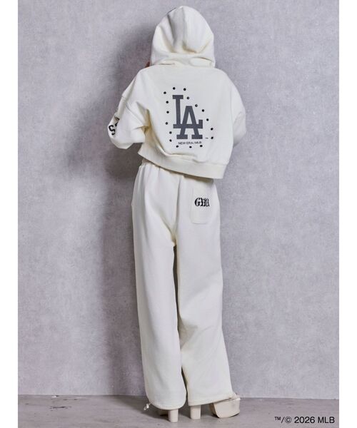 GYDA（ジェイダ）の「【MLB × New Era ×GYDA】bijouショートスウェットパーカー（パーカー・レディース・ブラック/オフホワイト/アイボリー・FREE）」の17枚目の写真