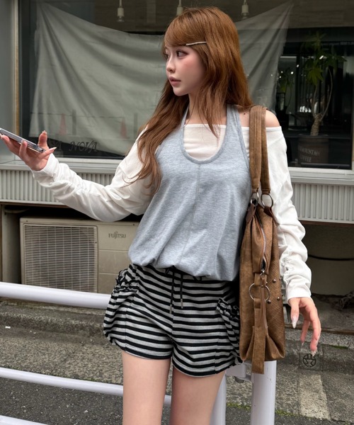 RAY CASSIN（レイカズン）の「ホルターレイヤードオフショルルーズTシャツ（Tシャツ/カットソー・レディース・ブラック/ブラック系その他2/グレー/ブラウン系その他2・FREE）」の6枚目の写真