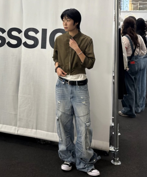 VETEZE（ベテゼ）の「Washed Cargo Denim Detail Pants（デニムパンツ・レディース・ブルー系その他・1/2/3）」の5枚目の写真