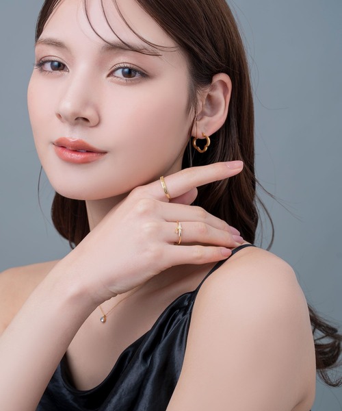 Cream dot.(クリームドット)の「【サージカルステンレス】クローバーモチーフのステンレス製キャッチレスピアス(ピアス(両耳用)・レディース・シルバー/ピンクゴールド/ゴールド・ONE SIZE)」の5枚目の写真