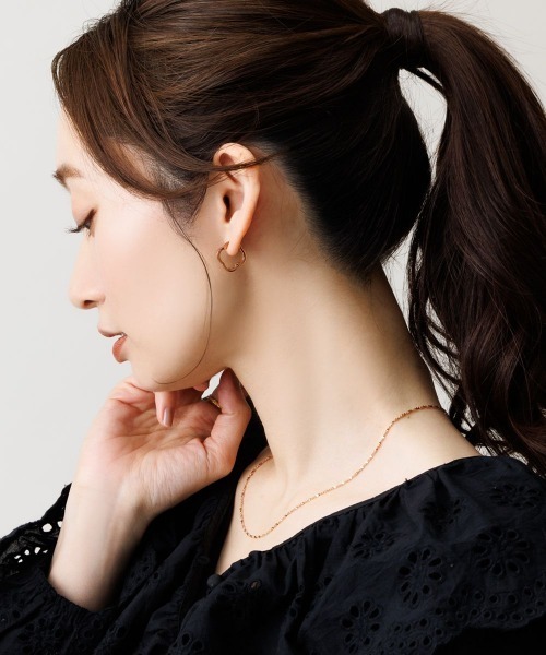 Cream dot.(クリームドット)の「【サージカルステンレス】クローバーモチーフのステンレス製キャッチレスピアス(ピアス(両耳用)・レディース・シルバー/ピンクゴールド/ゴールド・ONE SIZE)」の9枚目の写真