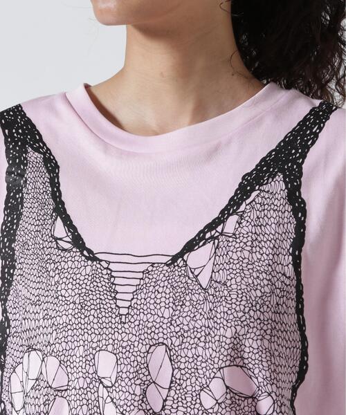 anna sui nyc(アナ スイ エヌ ワイ シー)の「ANNA SUI NYC/アナ スイ エヌワイシー/トロンプルイユプリントビッグTシャツ(Tシャツ/カットソー・レディース・ブラック/ホワイト/ピンク・F)」の19枚目の写真
