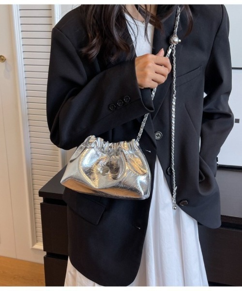 Ritzy(リッツィー)の「シャーリング チェーンショルダーバッグ(ショルダーバッグ・レディース・ゴールド/シルバー/ブラック・FREE)」の7枚目の写真