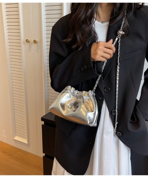 Ritzy(リッツィー)の「シャーリング チェーンショルダーバッグ(ショルダーバッグ・レディース・ゴールド/シルバー/ブラック・FREE)」の8枚目の写真
