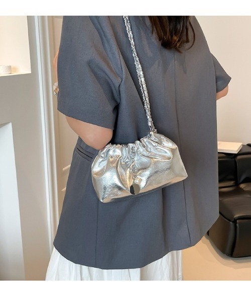 Ritzy(リッツィー)の「シャーリング チェーンショルダーバッグ(ショルダーバッグ・レディース・ゴールド/シルバー/ブラック・FREE)」の22枚目の写真