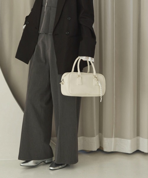 archives（アルシーヴ）の「チャーム付きスクエアボストンバッグ（ボストンバッグ・レディース・アイボリー/ブラック/キャメル・FREE）」の10枚目の写真