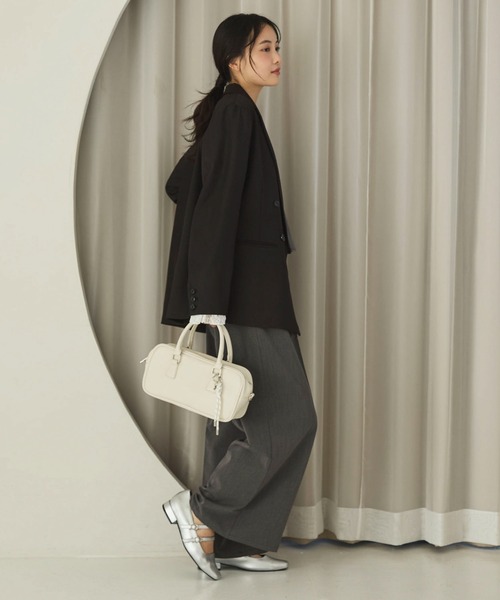 archives（アルシーヴ）の「チャーム付きスクエアボストンバッグ（ボストンバッグ・レディース・アイボリー/ブラック/キャメル・FREE）」の13枚目の写真