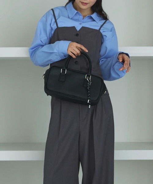 archives（アルシーヴ）の「チャーム付きスクエアボストンバッグ（ボストンバッグ・レディース・アイボリー/ブラック/キャメル・FREE）」の4枚目の写真