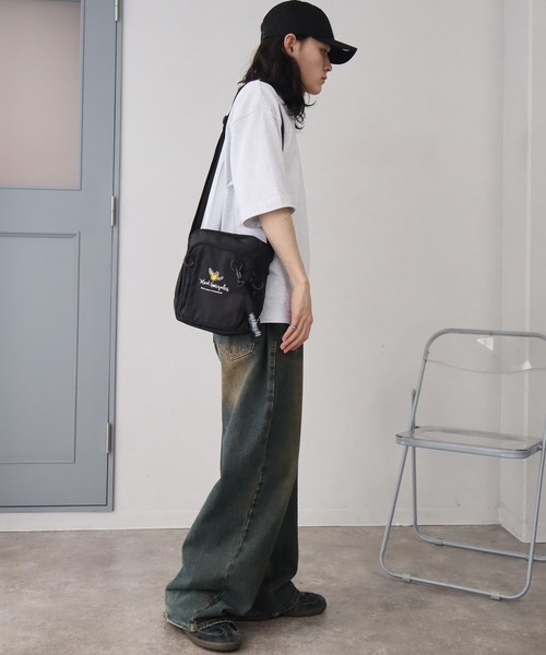 Mark Gonzales(マーク・ゴンザレス)の「【Mark Gonzales/マーク ゴンザレス】アートワークデザインコレクション スクエアミニ ショルダーバッグ(ショルダーバッグ・メンズ・ブラック系2/ブラック系1・FREE)」の10枚目の写真