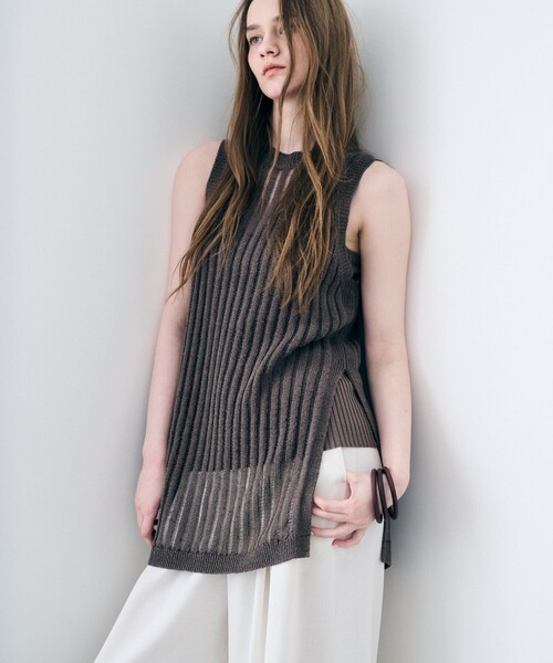 uncrave(アンクレイヴ)の「ラミーリネンニット タンクトップ(ニット/セーター・レディース・カーキ系/ベージュ系/ホワイト系・F)」の1枚目の写真