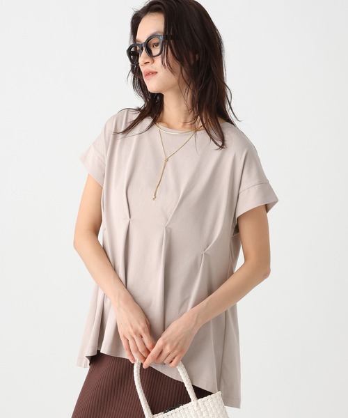 Elura(エルーラ)の「サマ見えタックTシャツ/661803(Tシャツ/カットソー・レディース・グレイッシュベージュ/ブラック/ダークブラウン/ホワイト・FREE)」の4枚目の写真