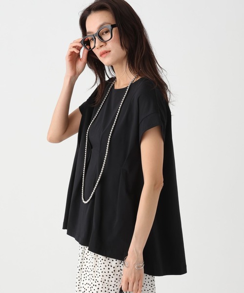 Elura(エルーラ)の「サマ見えタックTシャツ/661803(Tシャツ/カットソー・レディース・グレイッシュベージュ/ブラック/ダークブラウン/ホワイト・FREE)」の1枚目の写真