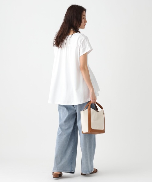 Elura(エルーラ)の「サマ見えタックTシャツ/661803(Tシャツ/カットソー・レディース・グレイッシュベージュ/ブラック/ダークブラウン/ホワイト・FREE)」の8枚目の写真