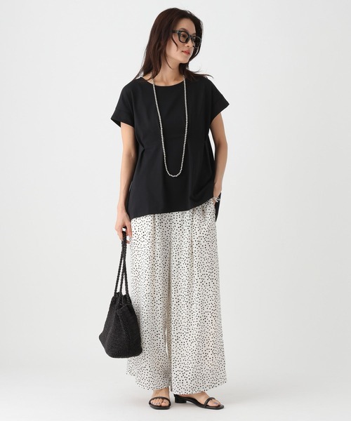 Elura(エルーラ)の「サマ見えタックTシャツ/661803(Tシャツ/カットソー・レディース・グレイッシュベージュ/ブラック/ダークブラウン/ホワイト・FREE)」の9枚目の写真