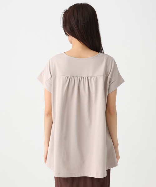 Elura(エルーラ)の「サマ見えタックTシャツ/661803(Tシャツ/カットソー・レディース・グレイッシュベージュ/ブラック/ダークブラウン/ホワイト・FREE)」の15枚目の写真