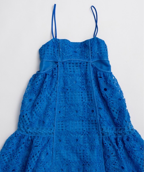 MAISON SPECIAL(メゾンスペシャル)の「Embroidered Tiered Cami Dress/エンブロイダリーティアードキャミワンピース(ワンピース・レディース・ブルー/ホワイト/ブラック・38/36)」の7枚目の写真