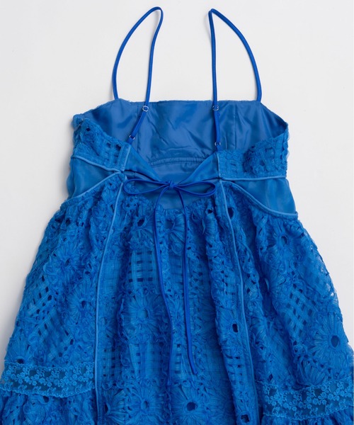 MAISON SPECIAL(メゾンスペシャル)の「Embroidered Tiered Cami Dress/エンブロイダリーティアードキャミワンピース(ワンピース・レディース・ブルー/ホワイト/ブラック・38/36)」の13枚目の写真