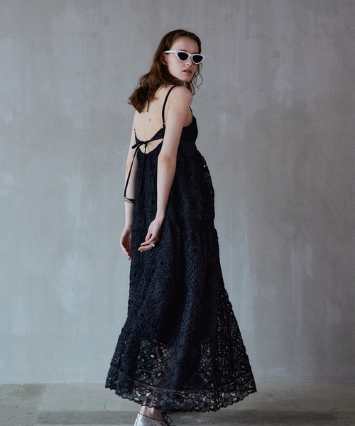 MAISON SPECIAL(メゾンスペシャル)の「Embroidered Tiered Cami Dress/エンブロイダリーティアードキャミワンピース(ワンピース・レディース・ブルー/ホワイト/ブラック・38/36)」の17枚目の写真