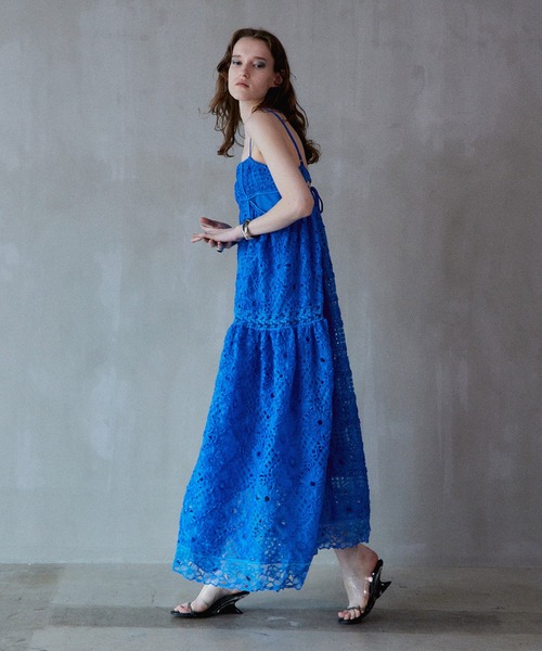 MAISON SPECIAL(メゾンスペシャル)の「Embroidered Tiered Cami Dress/エンブロイダリーティアードキャミワンピース(ワンピース・レディース・ブルー/ホワイト/ブラック・38/36)」の20枚目の写真