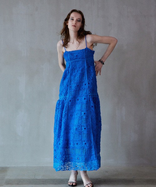 MAISON SPECIAL(メゾンスペシャル)の「Embroidered Tiered Cami Dress/エンブロイダリーティアードキャミワンピース(ワンピース・レディース・ブルー/ホワイト/ブラック・38/36)」の21枚目の写真