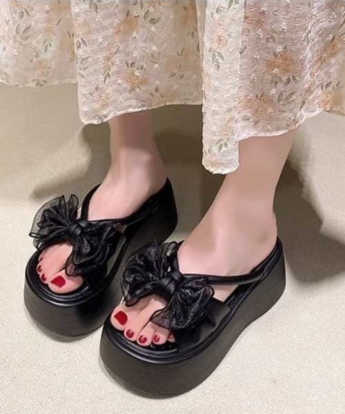 SHEPP(シープ)の「シアーリボン×ボリュームソールサンダル(サンダル・レディース・ホワイト/ブラック・M/L)」の2枚目の写真
