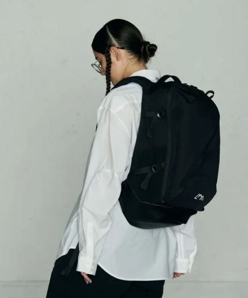 CMF OUTDOOR GARMENT（シーエムエフアウトドアガーメント）の「CMF OUTDOOR GARMENT/シーエムエフ アウトドアガーメント　BACKPACKERZ 32 CMF2601-AC08（バックパック/リュック・メンズ・ブラック/グレー・F）」の2枚目の写真