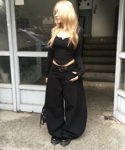 VIBGYOR(ヴィブジョー)の「【LAMPOON】クロススタッズデニムパンツ(デニムパンツ・レディース・ホワイト/ブラック・LARGE/MEDIUM/SMALL)」の5枚目の写真