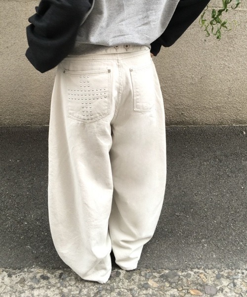 VIBGYOR(ヴィブジョー)の「【LAMPOON】クロススタッズデニムパンツ(デニムパンツ・レディース・ホワイト/ブラック・LARGE/MEDIUM/SMALL)」の7枚目の写真