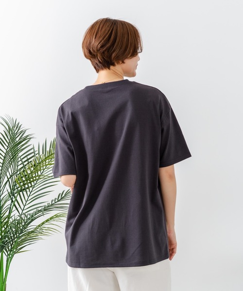 fort point(フォーポイント)の「【C-FORT POINT/フォートポイント】【ゆったりルーズシルエット】フレンチブルドッグ×カレッジ風ロゴTシャツ フレブル 犬好き 古着風 ヴィンテージ風 おしゃれ 可愛い(Tシャツ/カットソー・レディース・ライトグレー/チャコールグレー/オフホワイト・FREE)」の15枚目の写真