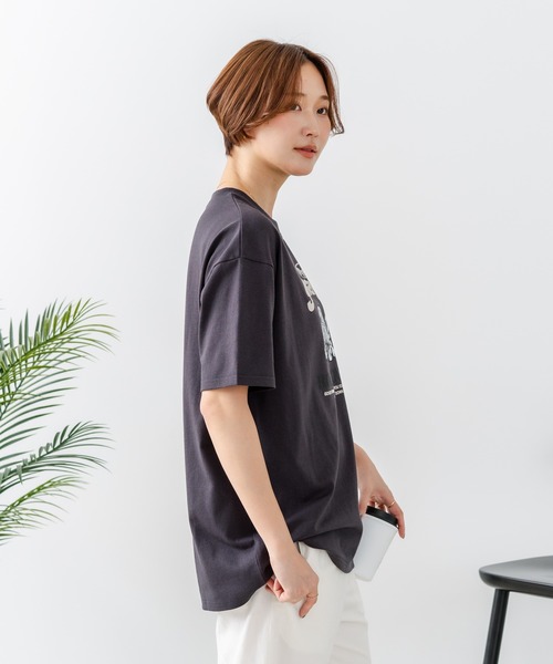 fort point(フォーポイント)の「【C-FORT POINT/フォートポイント】【ゆったりルーズシルエット】フレンチブルドッグ×カレッジ風ロゴTシャツ フレブル 犬好き 古着風 ヴィンテージ風 おしゃれ 可愛い(Tシャツ/カットソー・レディース・ライトグレー/チャコールグレー/オフホワイト・FREE)」の16枚目の写真
