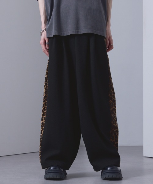 EMMA CLOTHES（エマクローズ）の「leopard print wide track pants/sweatpants / レオパードラインワイドトラックパンツ／スウェットパンツ【黒色コラボ】（スウェットパンツ・メンズ・チャコール/ブラック・M/S）」の9枚目の写真