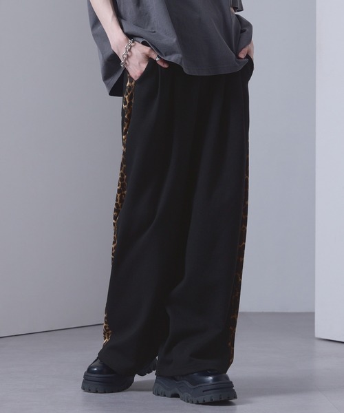 EMMA CLOTHES（エマクローズ）の「leopard print wide track pants/sweatpants / レオパードラインワイドトラックパンツ／スウェットパンツ【黒色コラボ】（スウェットパンツ・メンズ・チャコール/ブラック・M/S）」の11枚目の写真