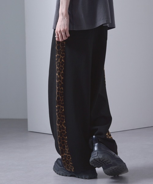EMMA CLOTHES（エマクローズ）の「leopard print wide track pants/sweatpants / レオパードラインワイドトラックパンツ／スウェットパンツ【黒色コラボ】（スウェットパンツ・メンズ・チャコール/ブラック・M/S）」の16枚目の写真