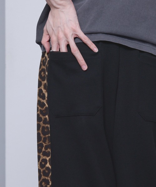 EMMA CLOTHES（エマクローズ）の「leopard print wide track pants/sweatpants / レオパードラインワイドトラックパンツ／スウェットパンツ【黒色コラボ】（スウェットパンツ・メンズ・チャコール/ブラック・M/S）」の19枚目の写真