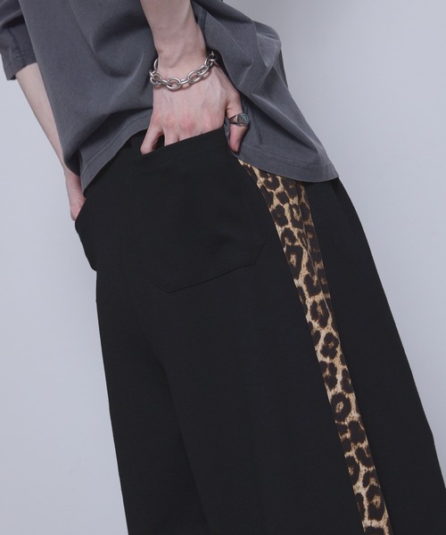 EMMA CLOTHES（エマクローズ）の「leopard print wide track pants/sweatpants / レオパードラインワイドトラックパンツ／スウェットパンツ【黒色コラボ】（スウェットパンツ・メンズ・チャコール/ブラック・M/S）」の20枚目の写真
