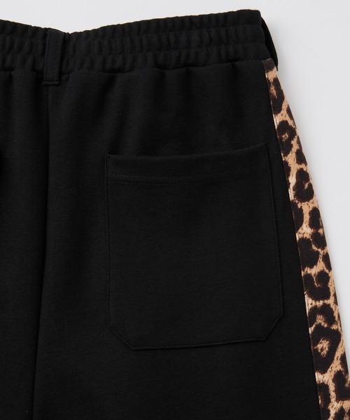 EMMA CLOTHES（エマクローズ）の「leopard print wide track pants/sweatpants / レオパードラインワイドトラックパンツ／スウェットパンツ【黒色コラボ】（スウェットパンツ・メンズ・チャコール/ブラック・M/S）」の5枚目の写真