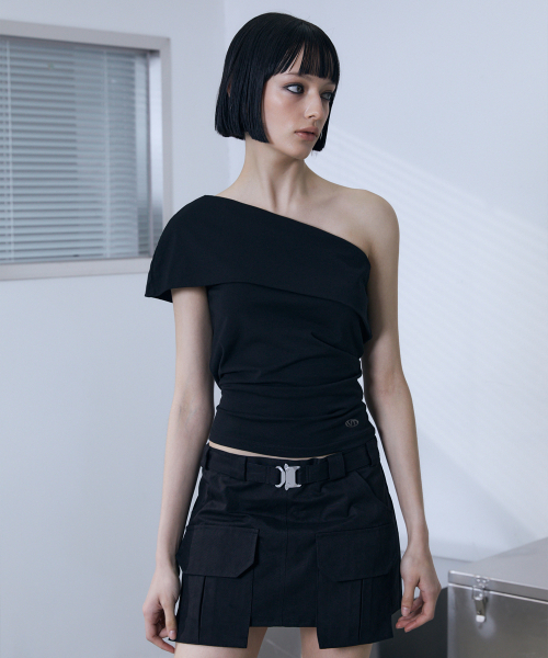 VOONT（ブント）の「Asymmetric Drape Slim Top (BLACK)（Tシャツ/カットソー・レディース・ブラック・OS）」の8枚目の写真