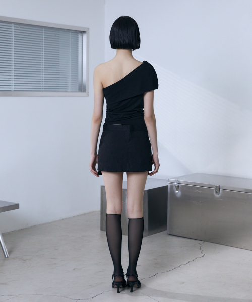 VOONT（ブント）の「Asymmetric Drape Slim Top (BLACK)（Tシャツ/カットソー・レディース・ブラック・OS）」の6枚目の写真