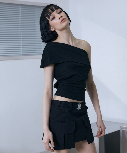 VOONT（ブント）の「Asymmetric Drape Slim Top (BLACK)（Tシャツ/カットソー・レディース・ブラック・OS）」の5枚目の写真