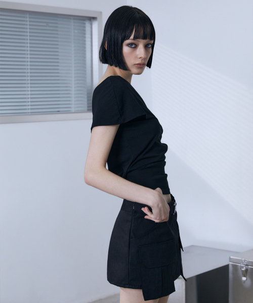 VOONT（ブント）の「Asymmetric Drape Slim Top (BLACK)（Tシャツ/カットソー・レディース・ブラック・OS）」の4枚目の写真