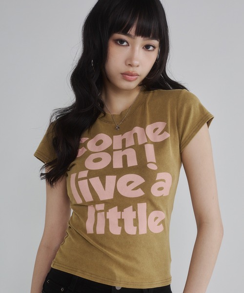ENVYM(アンビー)の「ピグメントメッセージTシャツ(Tシャツ/カットソー・レディース・イエロー/ブラック/ブルー・FREE)」の4枚目の写真