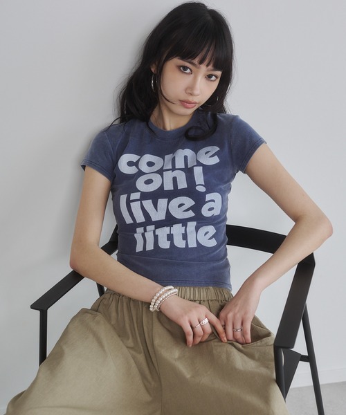 ENVYM(アンビー)の「ピグメントメッセージTシャツ(Tシャツ/カットソー・レディース・イエロー/ブラック/ブルー・FREE)」の16枚目の写真